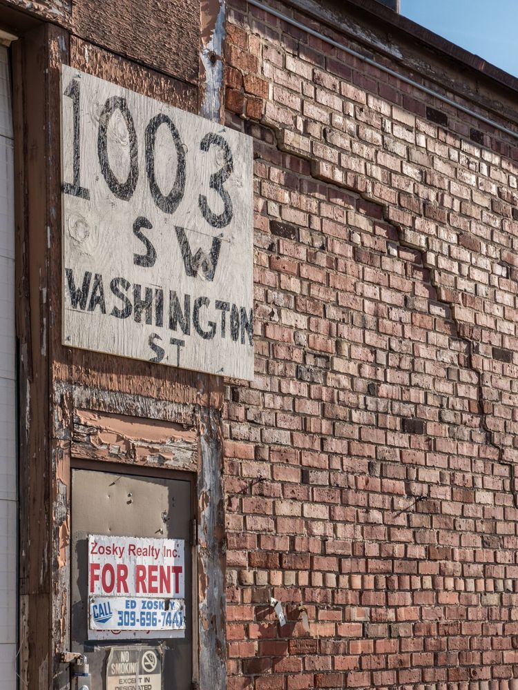 THE BLOCK: 1009 SW WASHINGTON STREET, Peoria, IL 61602
